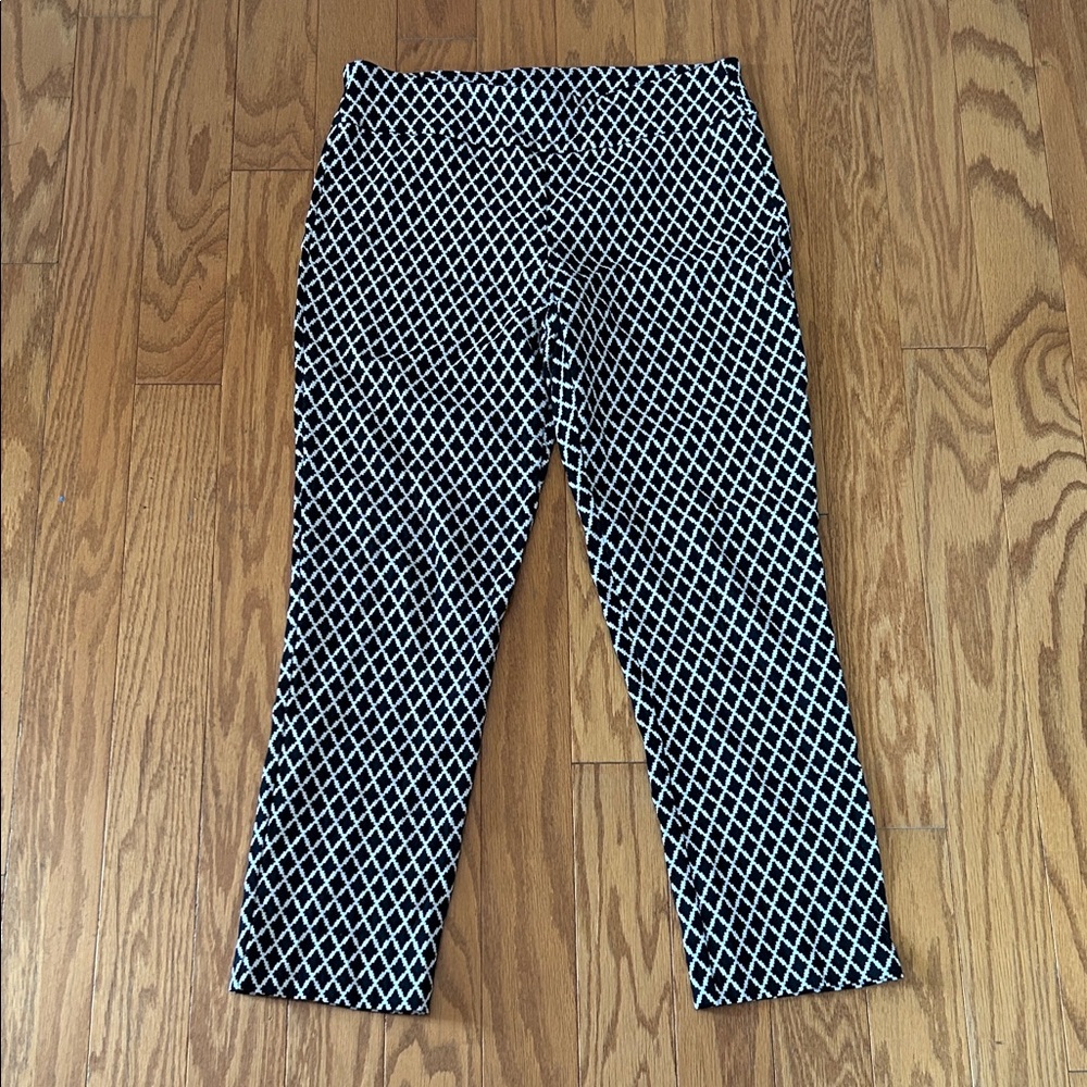 Attyre Black and White Diamond Pattern Pants